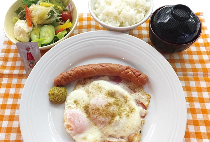 ベーコンエッグ定食